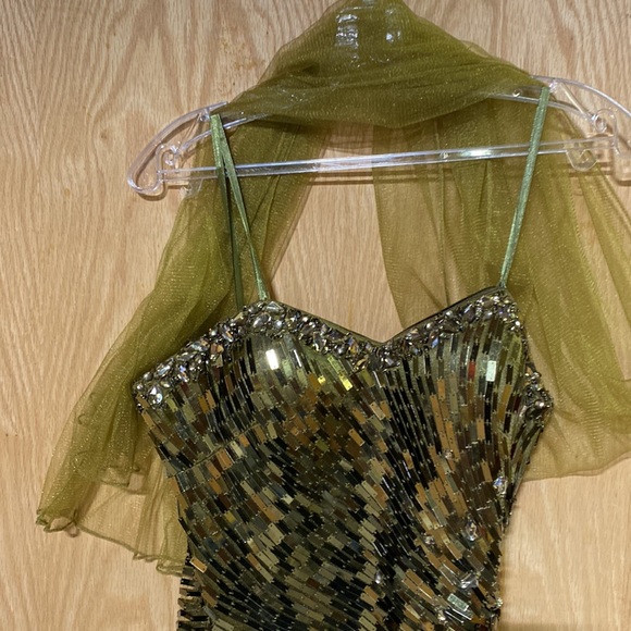 Dancing Queen Green Maxi Beauty - Picture 2 of 10